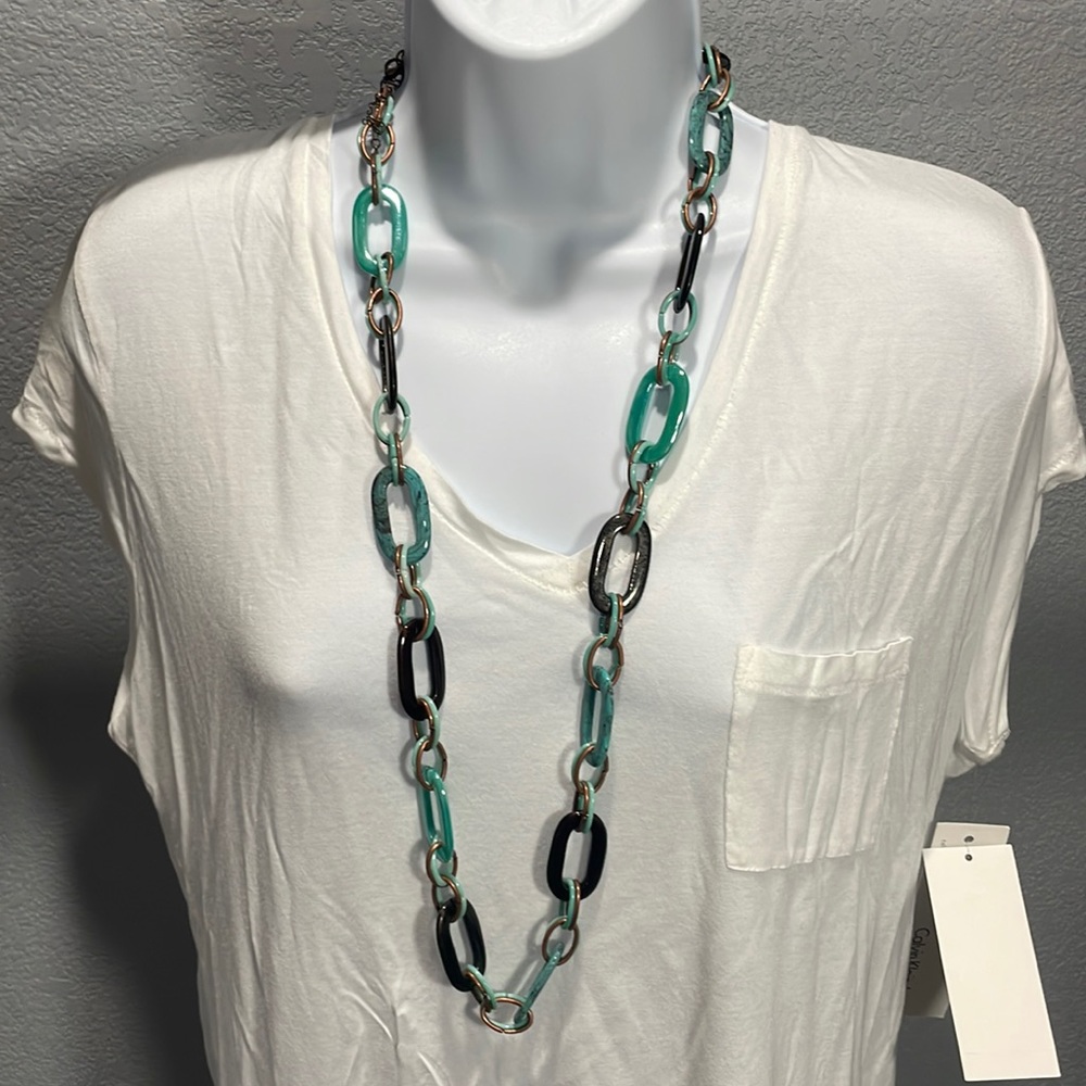 Bundle to receive offer! Versona necklace